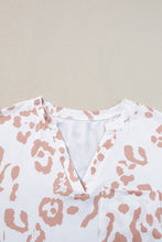 Cargar imagen en el visor de la galería, White Plus Size Leopard Print V Neck Short Sleeve Top
