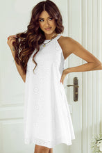 Cargar imagen en el visor de la galería, White Boho Eyelet Pattern Halter Neck Sleeveless Dress