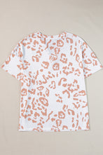 Cargar imagen en el visor de la galería, White Plus Size Leopard Print V Neck Short Sleeve Top