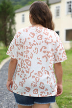 Cargar imagen en el visor de la galería, White Plus Size Leopard Print V Neck Short Sleeve Top