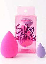 Load image into Gallery viewer, DillyDilly Makeup Blender Puff is an innovative makeup tool that allows you to blend your makeup to perfection to achieve the ultimate flawless finish. The best price, deal and quality w/ Bonitawholesale.com

