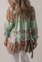 将图片加载到图库查看器，Green Printed Floral Patchwork Frilled Split Neck Blouse
