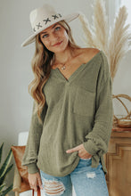 将图片加载到图库查看器，Green Waffle Knit Split Neck Pocketed Loose Top
