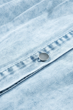 Cargar imagen en el visor de la galería, Beau Blue Mineral Wash Ruffled Short Sleeve Buttoned Denim, 6 PACKS
