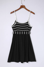 Cargar imagen en el visor de la galería, Black Spaghetti Straps Striped Cami Dress with Sash, 6 PACKS
