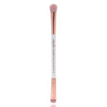 Cargar imagen en el visor de la galería, This Luxe Basics Smoke and Smudge Brush #206 gives you an effortless and flawless eye look in no time. Shake up your beauty routine while apply your favorite shadows with this ultra-soft, easy to use, bunny loving brush.  The best price and deal w/ Bonitawholesale.com

