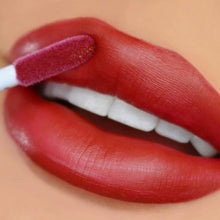 Cargar imagen en el visor de la galería, Beauty Creation LSDPR: Seal The Deal 8 PC Bold Lip Set- Red
