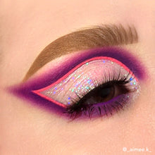 Cargar imagen en el visor de la galería, The Enchanted Sky palette consists of 32 pressed pigments designed with the smoothest of texture and pigments for looks out of this world. Levitate with the help of rich mattes, silky shimmers and flirty glitters. The best price and deal w/ Bonitawholesale.com

