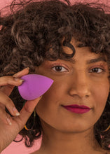 Cargar imagen en el visor de la galería, DillyDilly Makeup Blender Puff is an innovative makeup tool that allows you to blend your makeup to perfection to achieve the ultimate flawless finish. The best price, deal and quality w/ Bonitawholesale.com
