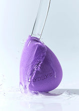 Cargar imagen en el visor de la galería, DillyDilly Makeup Blender Puff is an innovative makeup tool that allows you to blend your makeup to perfection to achieve the ultimate flawless finish. The best price, deal and quality w/ Bonitawholesale.com
